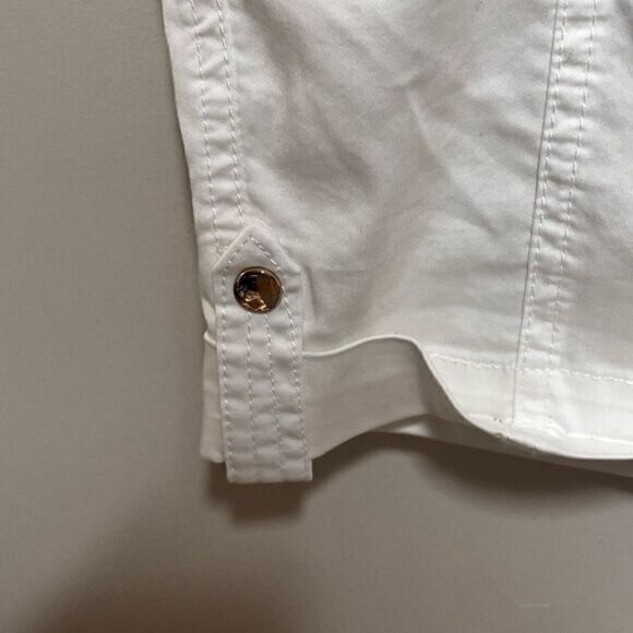 NWT Chico s Comfort Utility Convertible Bermuda Slim Short White Womens SZ 00 - Picture 3 of 5